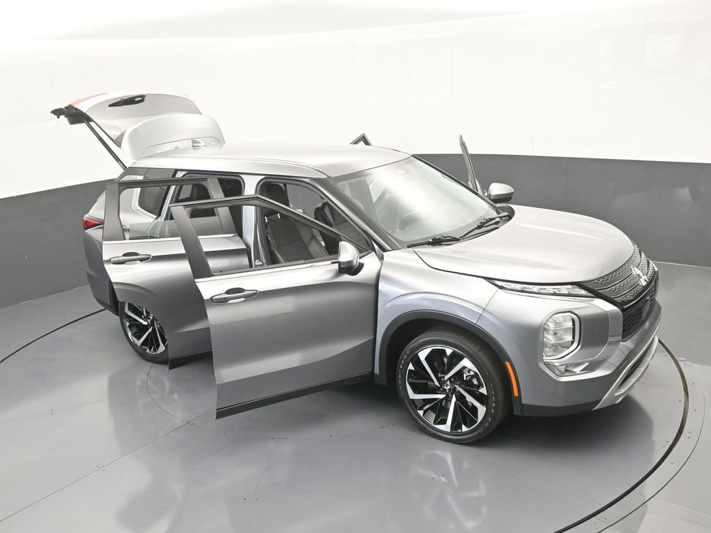 Used 2022 Mitsubishi Outlander SE image 73