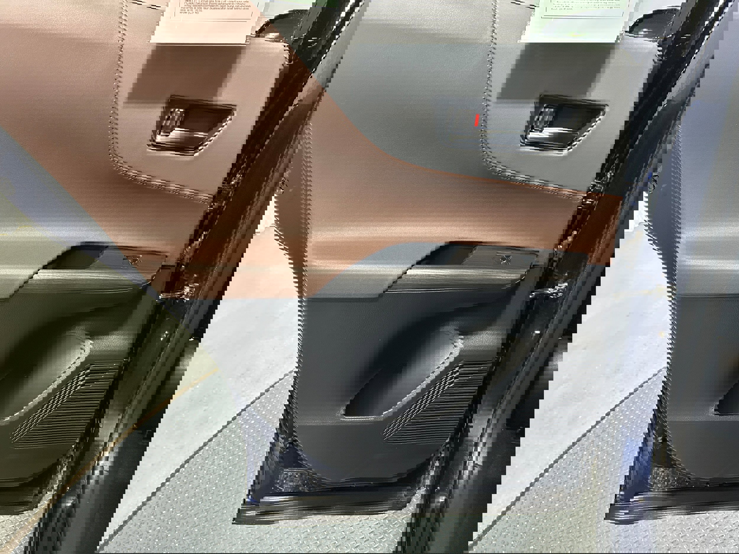 Used 2021 Toyota Venza Limited image 22