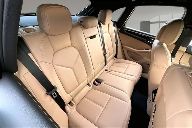 Used 2025 Porsche Macan AWD/4WD image 22