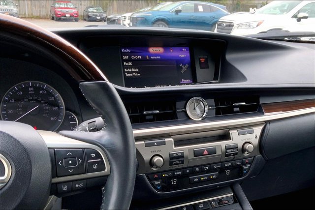 Used 2017 Lexus ES 350 w/ Luxury Package FWD image 5