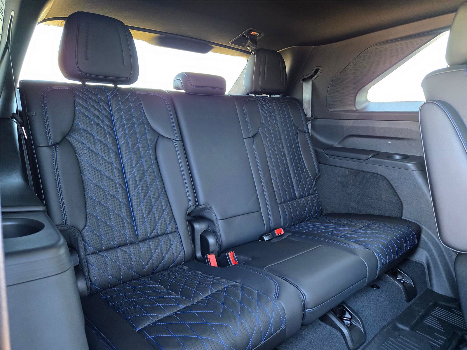 New 2026 Cadillac Escalade IQ Luxury 1 w/ LPO, Floor Liner Package AWD/4WD image 31
