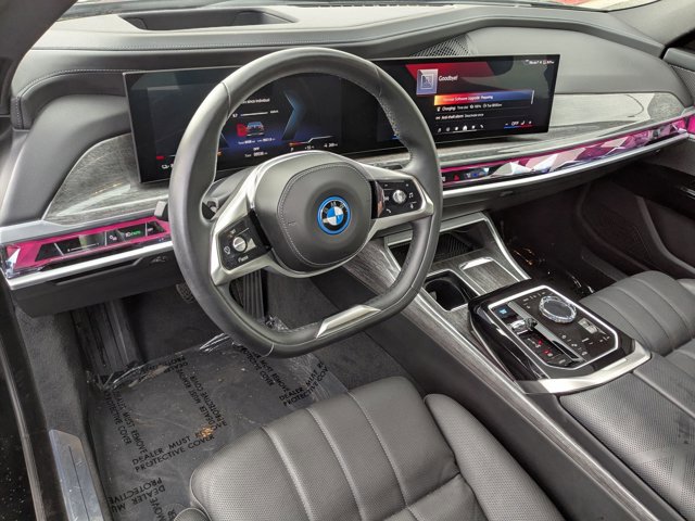 Used 2025 BMW i7 eDrive50 w/ Premium Package image 10