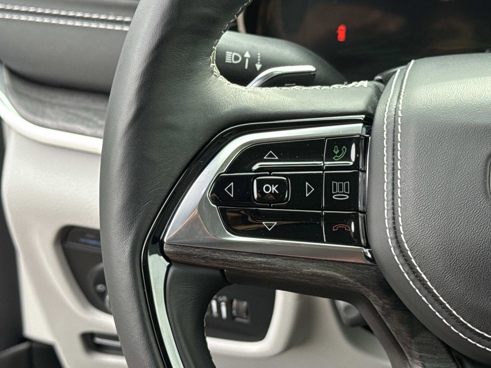 Used 2022 Jeep Grand Cherokee Overland w/ Advanced Protech Group III image 6