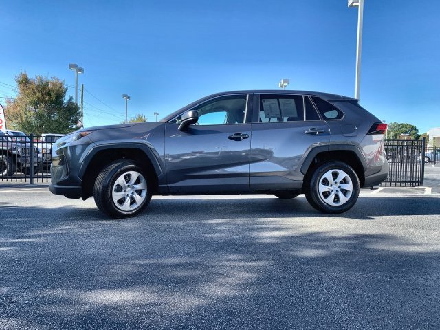 Used 2022 Toyota RAV4 LE AWD/4WD image 5