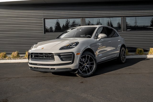 Used 2022 Porsche Macan w/ Premium Package Plus image 1