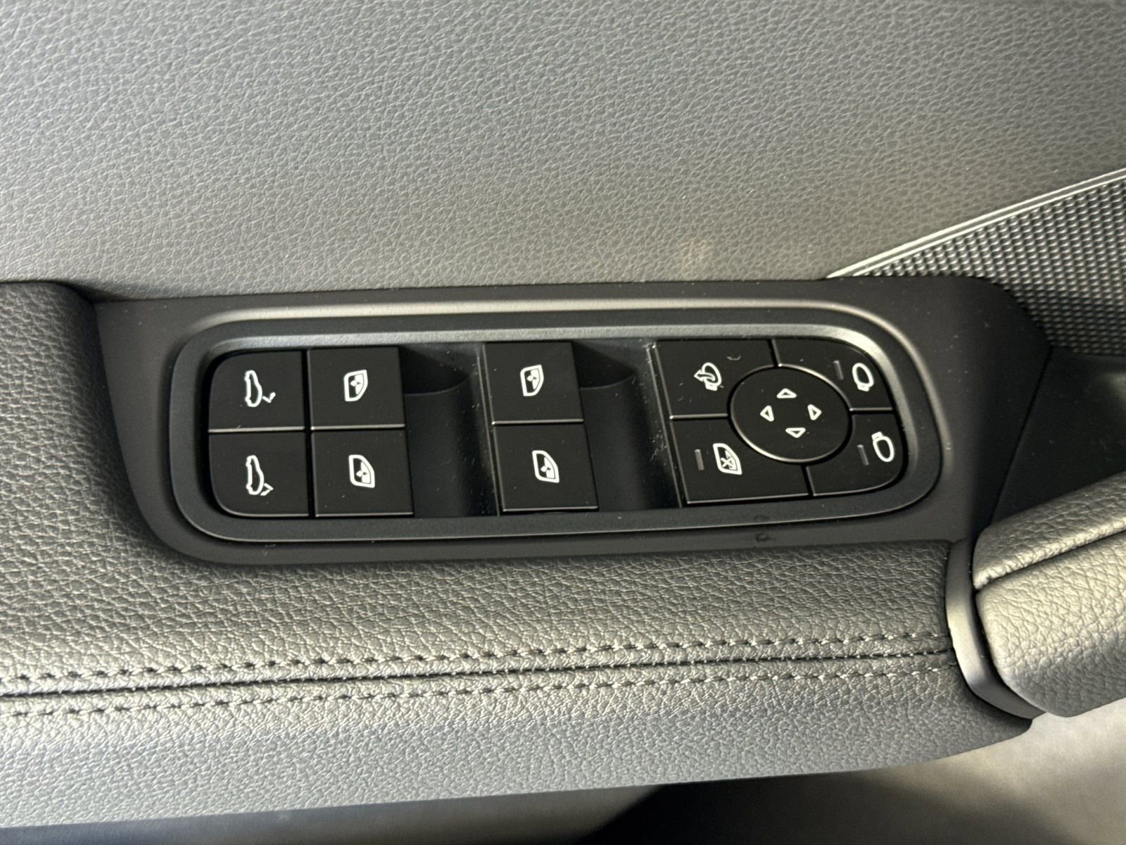 New 2026 Porsche Cayenne image 13