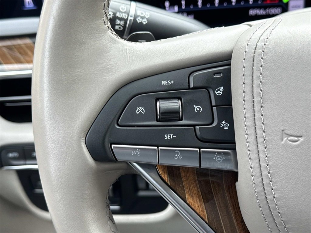 Used 2022 Cadillac Escalade ESV Premium Luxury Platinum image 27