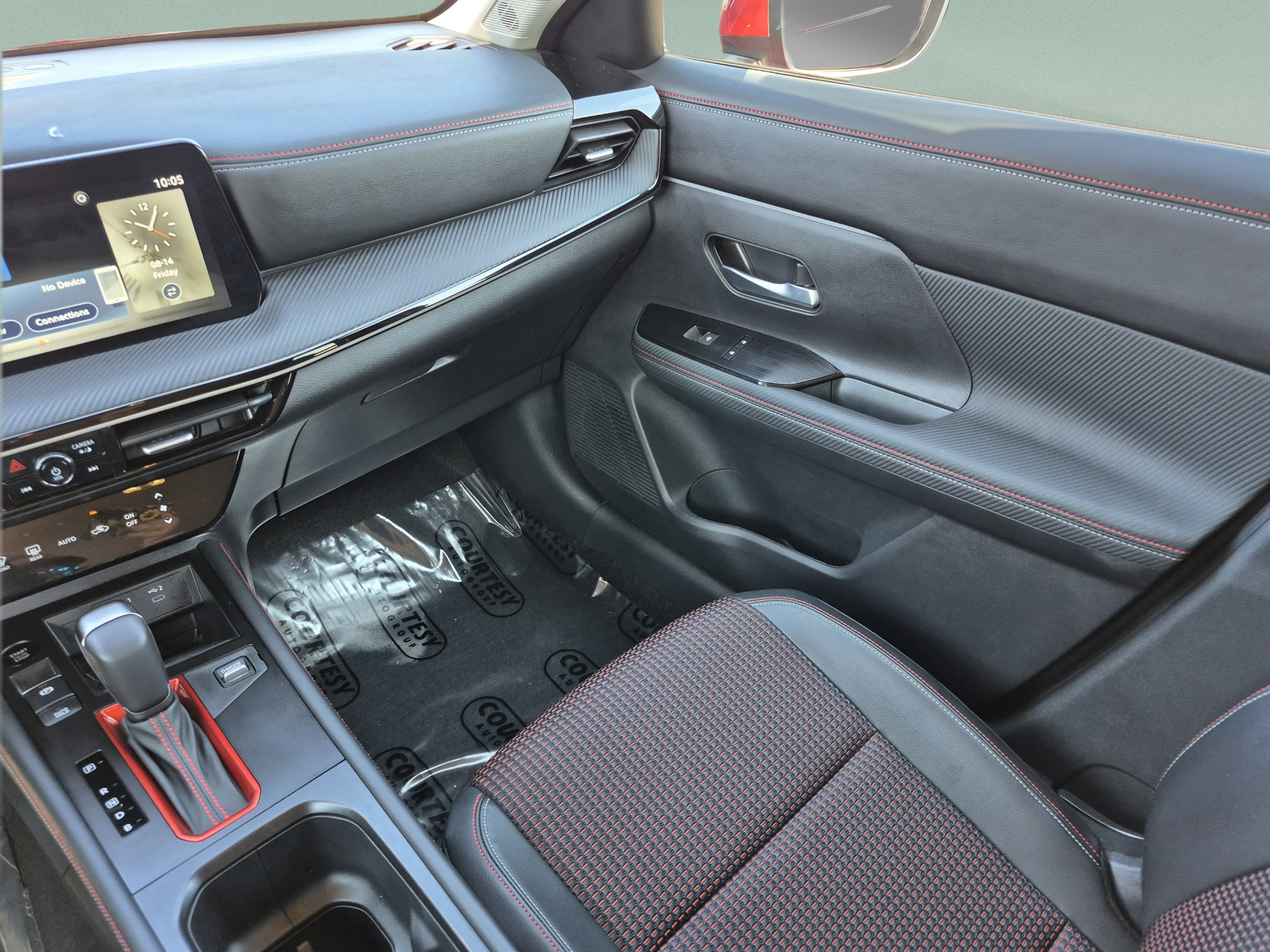 Certified 2025 Nissan Kicks SR FWD image 15