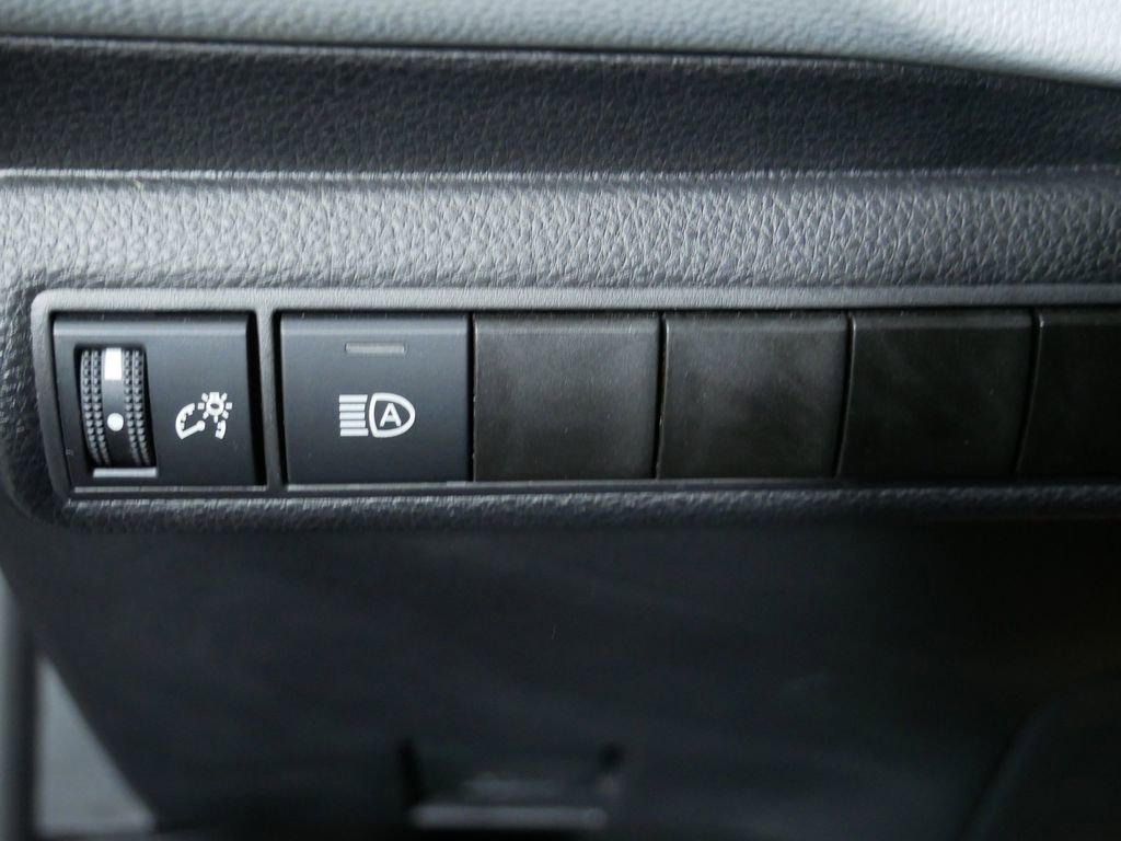 Used 2025 Toyota Corolla SE w/ Convenience Package image 24