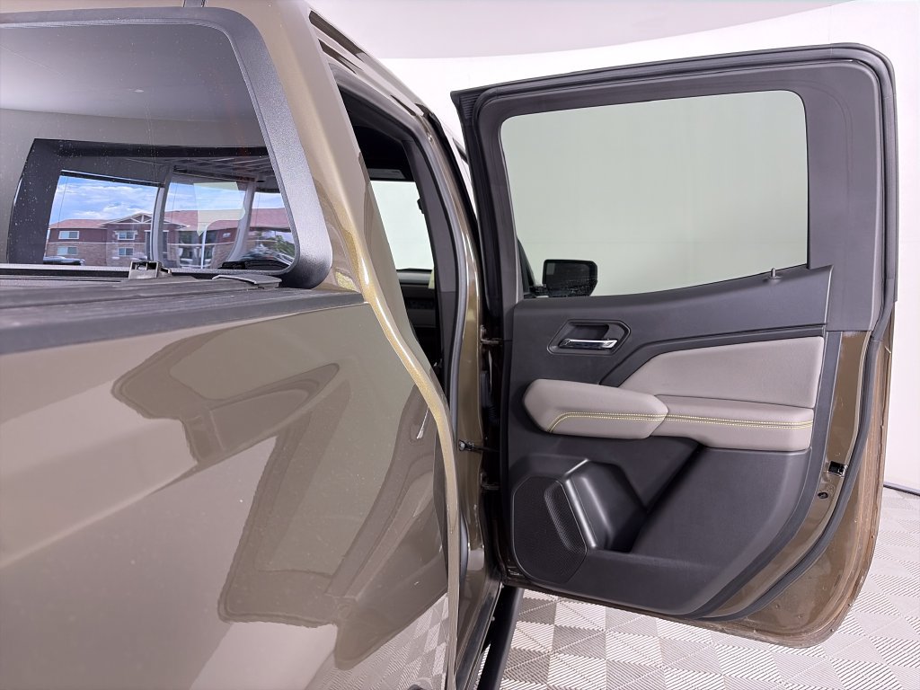 Used 2025 Chevrolet Colorado ZR2 w/ Technology Package AWD/4WD image 27