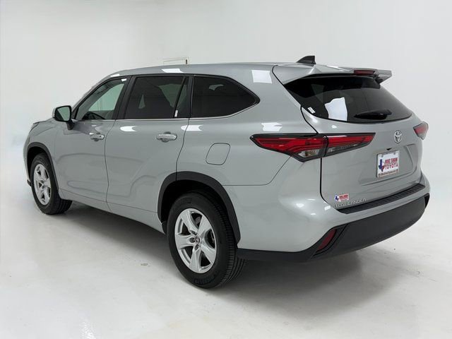 Used 2023 Toyota Highlander L FWD image 37