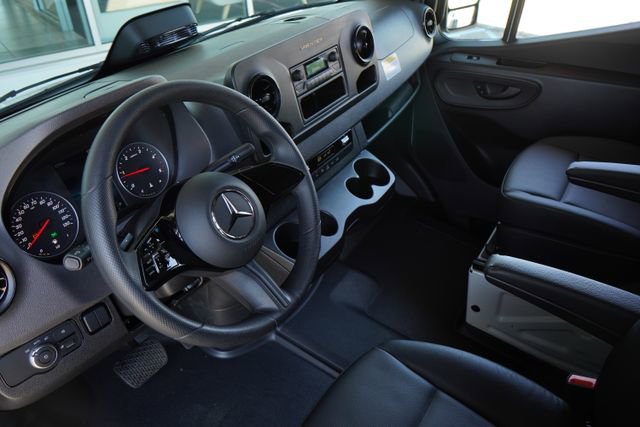 Used 2025 Mercedes-Benz Sprinter 2500 image 2
