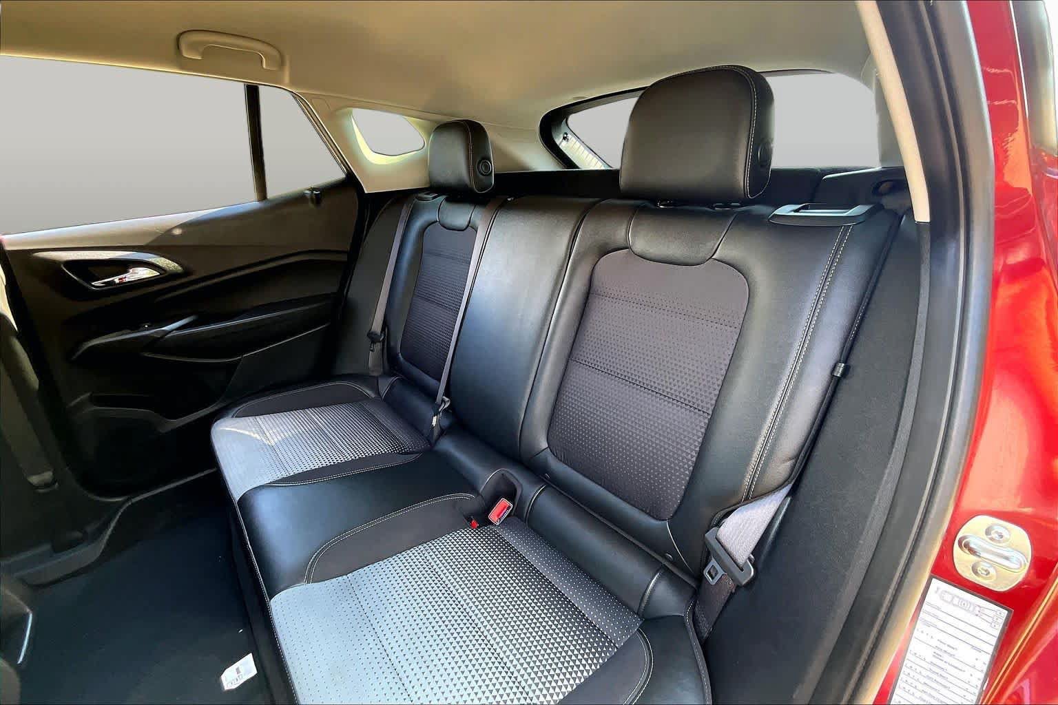 Used 2025 Chevrolet Trax LT w/ LT Convenience Package FWD image 20
