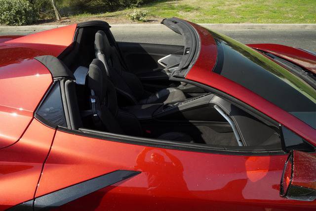 Used 2022 Chevrolet Corvette Stingray Premium Conv w/ Z51 Performance Package image 30