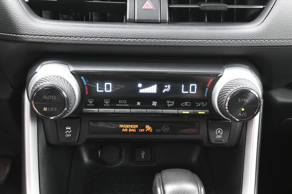 Used 2021 Toyota RAV4 XLE AWD/4WD image 22