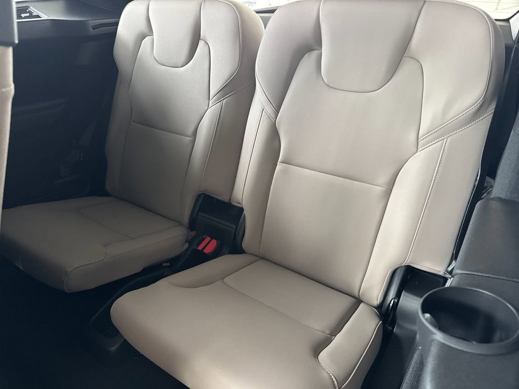 New 2026 Volvo XC90 T8 Plus w/ Protection Package Premier AWD/4WD image 14