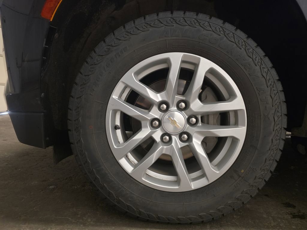 Used 2024 Chevrolet Suburban LT AWD/4WD image 9