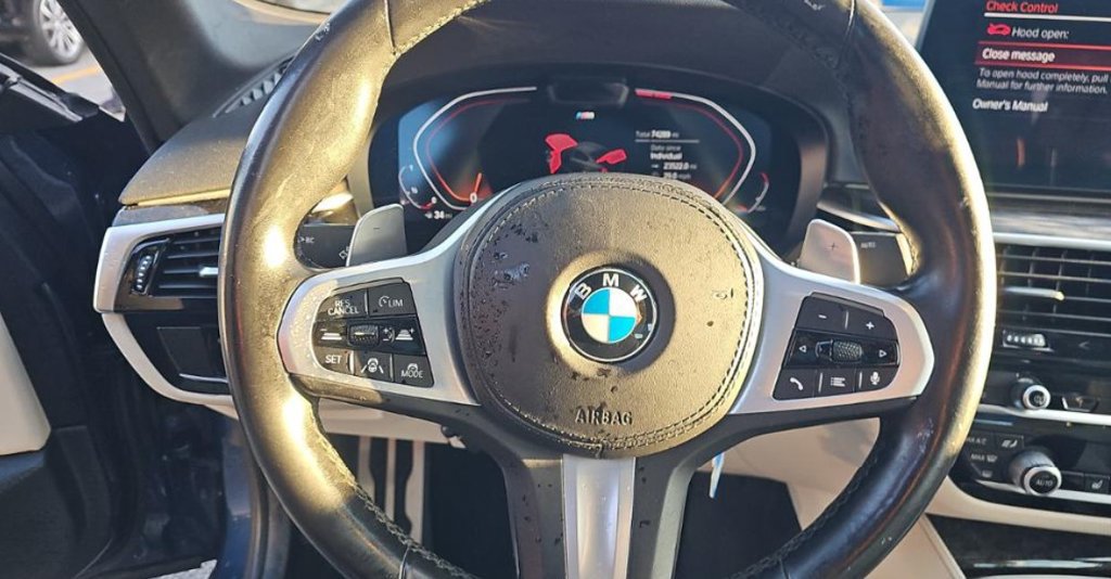 Used 2022 BMW 530i w/ M Sport Package RWD image 3