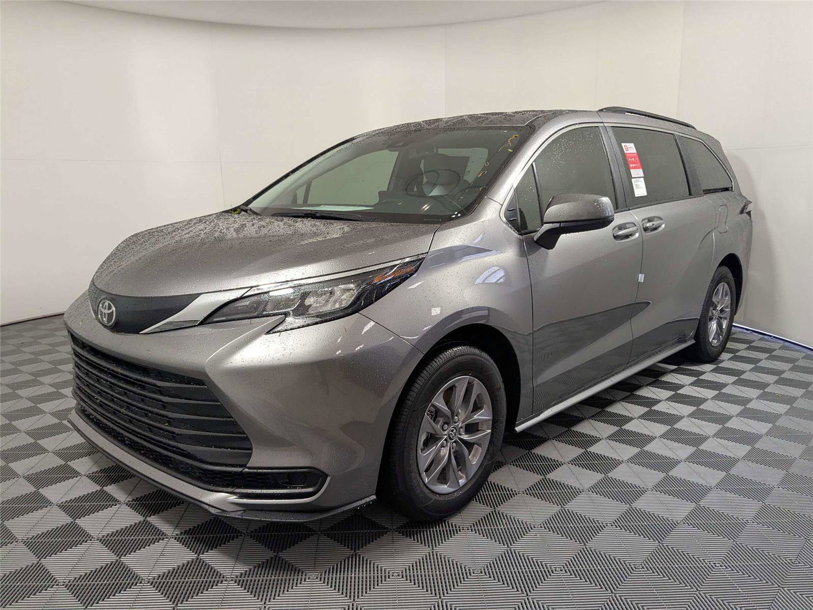 New 2026 Toyota Sienna LE video 2