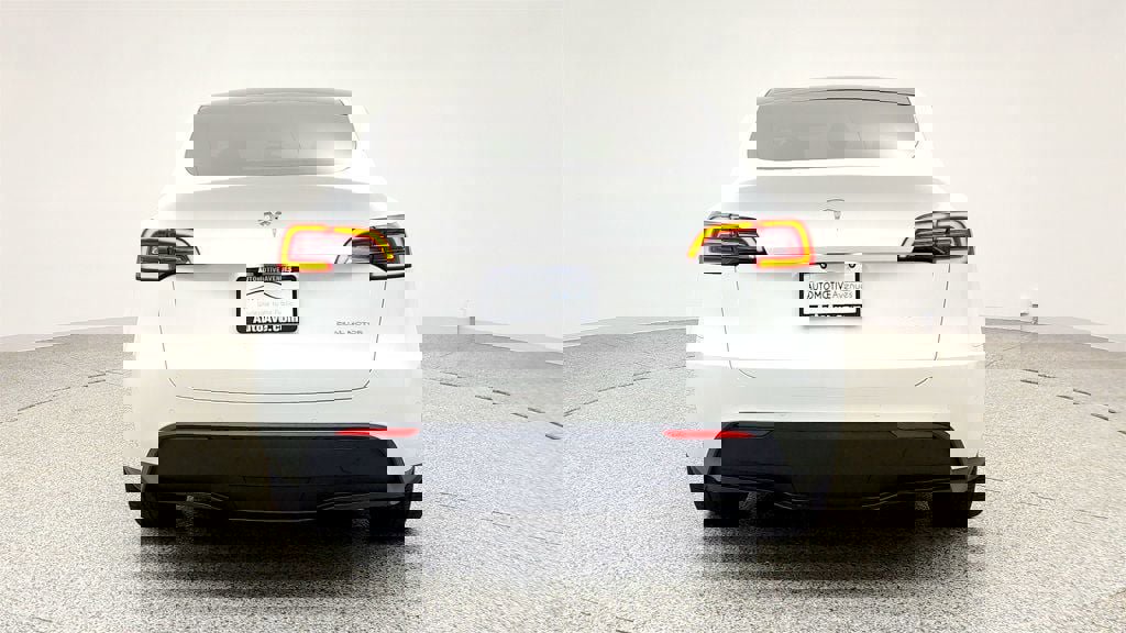 Used 2022 Tesla Model Y Long Range image 6