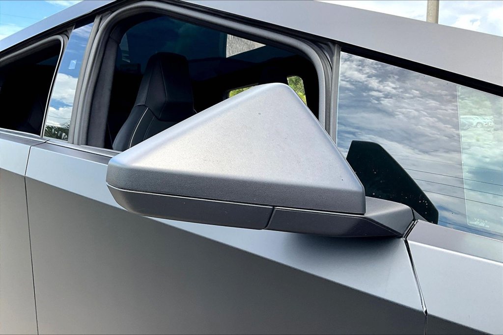 Used 2024 Tesla Cybertruck AWD Crew Cab image 30