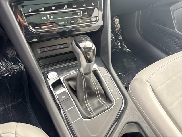 New 2025 Volkswagen Taos SE image 11