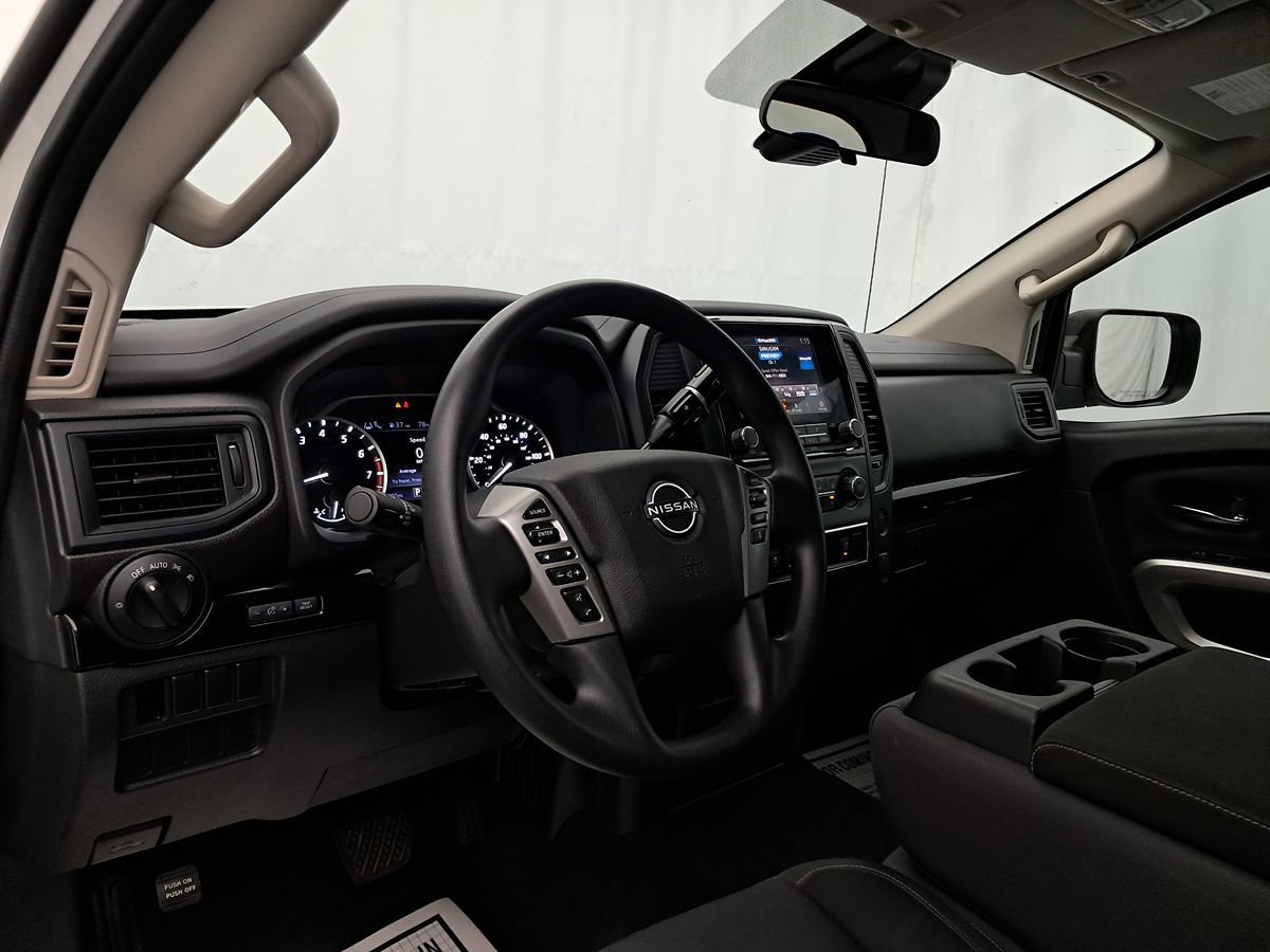 Used 2023 Nissan Titan SV image 9