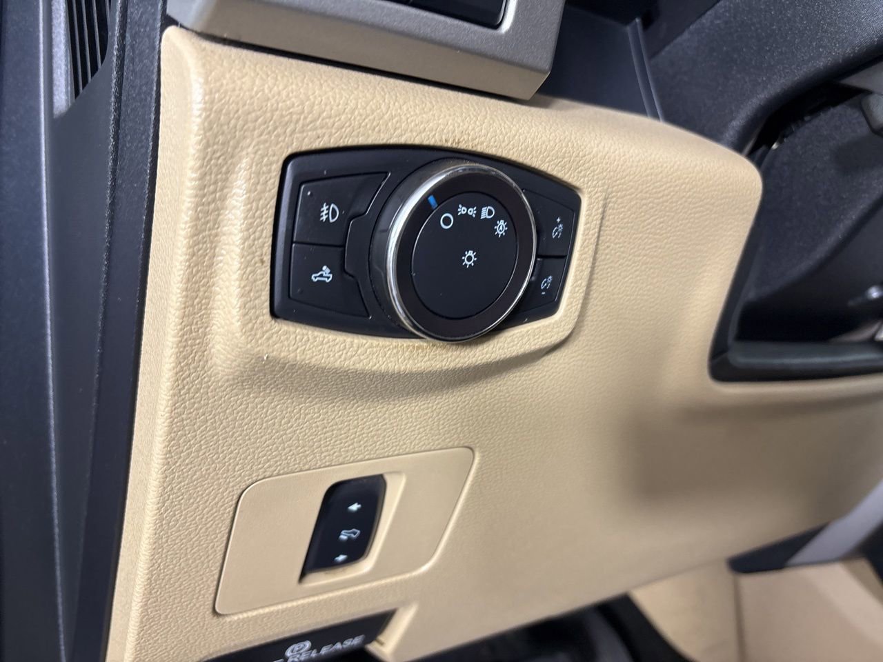 Used 2019 Ford F250 Lariat w/ Lariat Value Package image 10