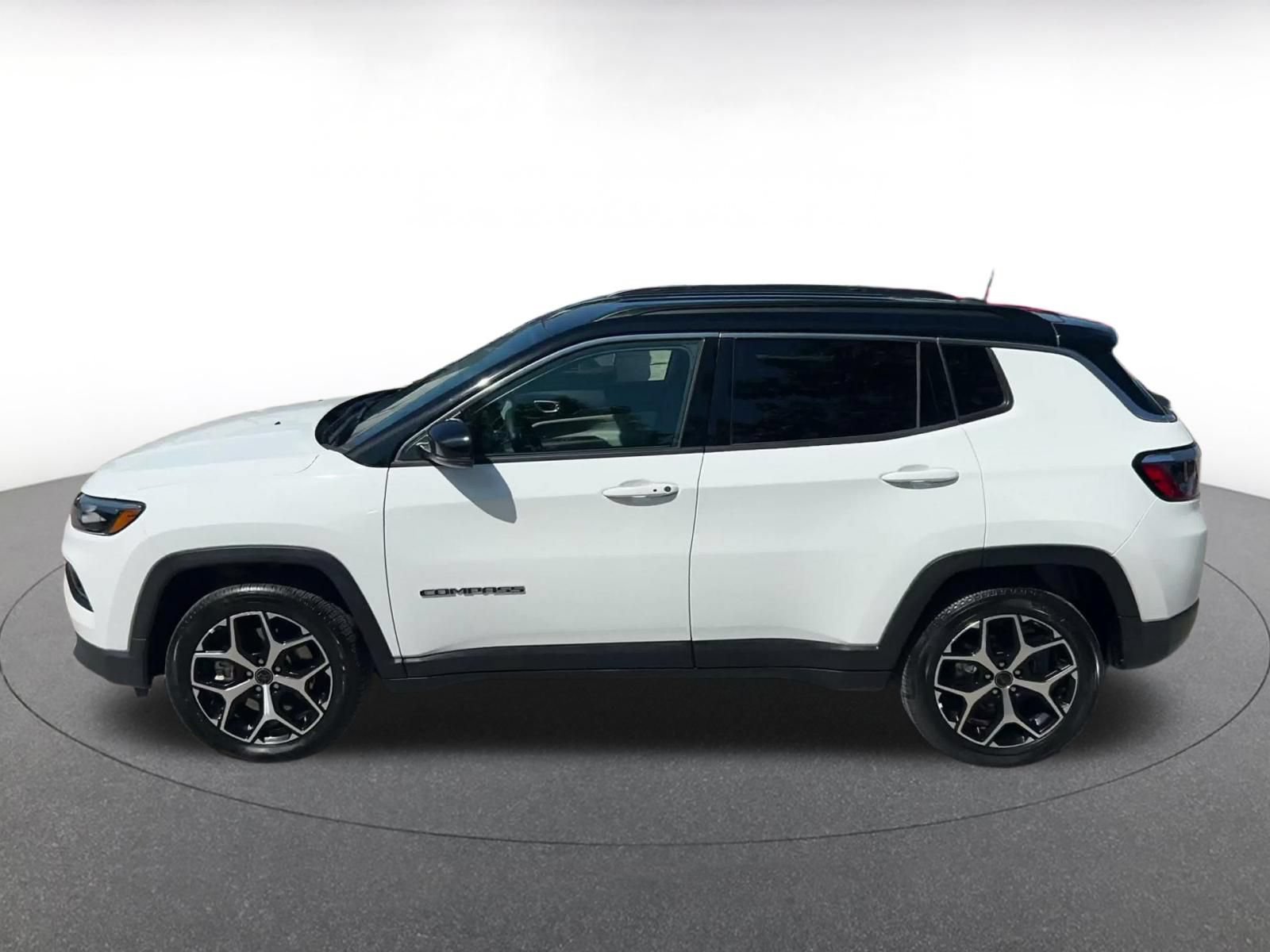 Used 2025 Jeep Compass Limited AWD/4WD image 8