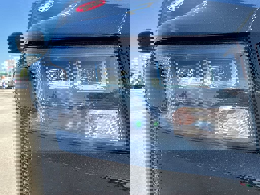 New 2026 Nissan Frontier SV w/ All-Weather Content Package image 10