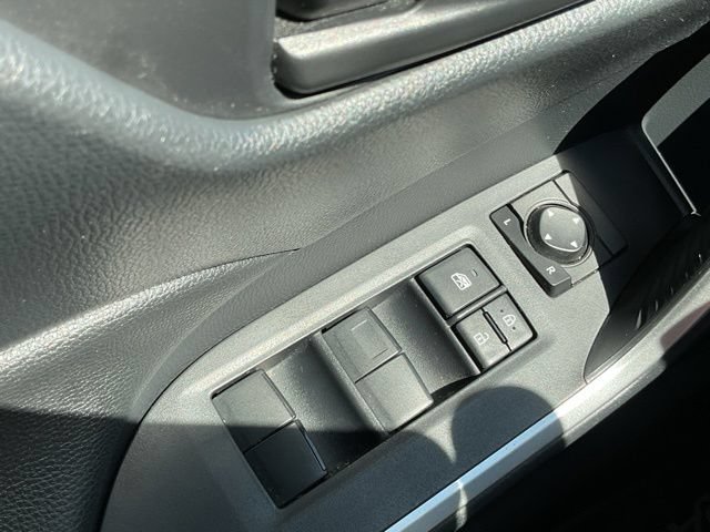 Used 2019 Toyota RAV4 LE AWD/4WD image 37