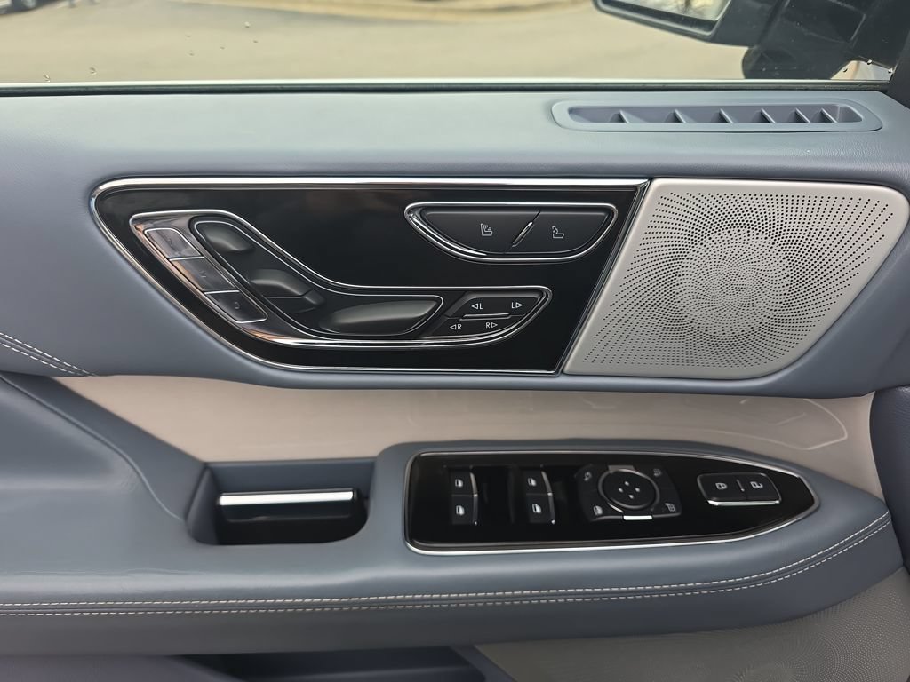 Used 2022 Lincoln Navigator Black Label AWD/4WD image 15