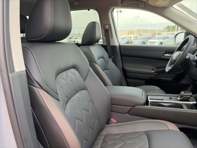 New 2026 Nissan Pathfinder Platinum image 23
