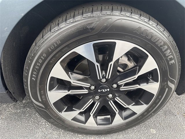 Certified 2024 Kia Carnival EX image 35