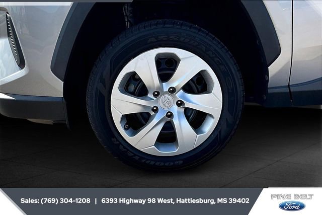 Used 2022 Toyota RAV4 LE image 7