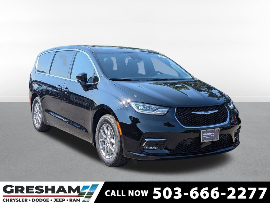 Used 2026 Chrysler Pacifica Select