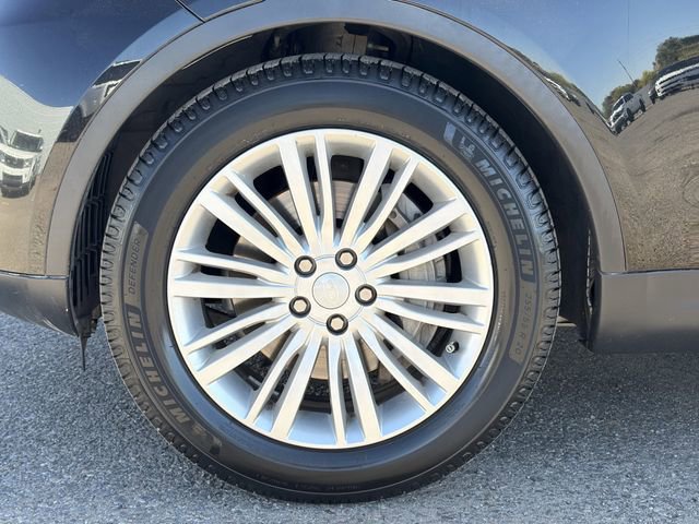 Used 2018 Land Rover Discovery SE image 32