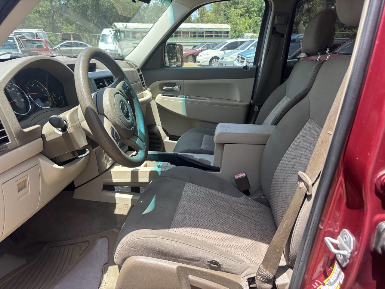 Used 2011 Jeep Liberty Sport image 9