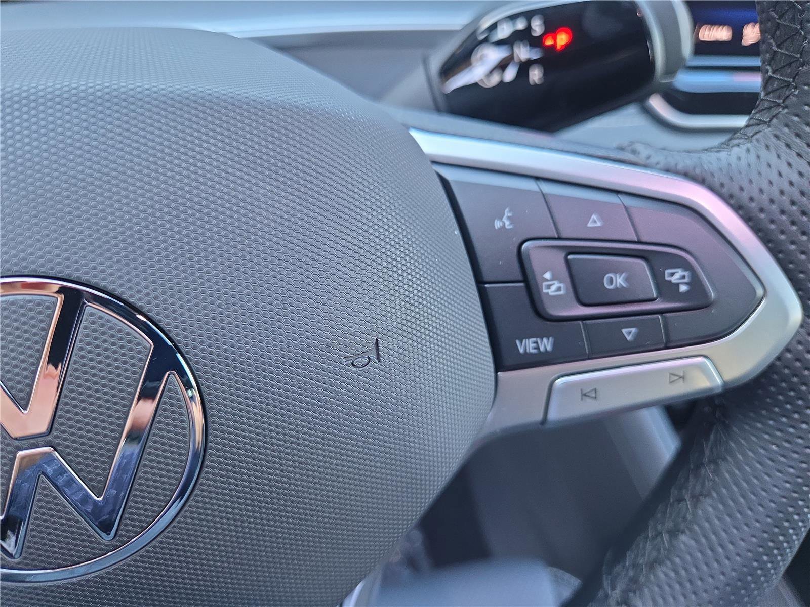 New 2025 Volkswagen Tiguan SE R-Line image 16