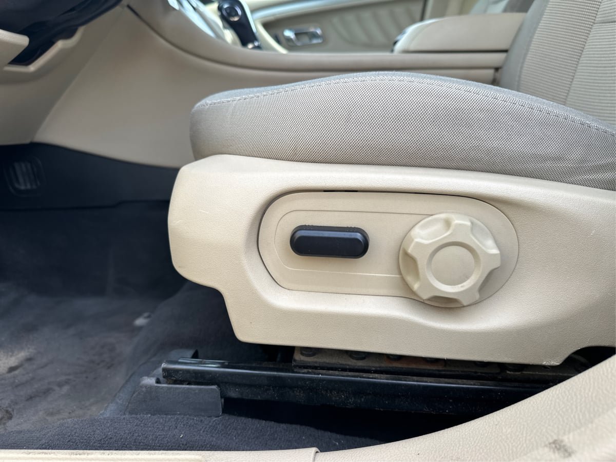 Used 2019 Ford Taurus SEL AWD/4WD image 16