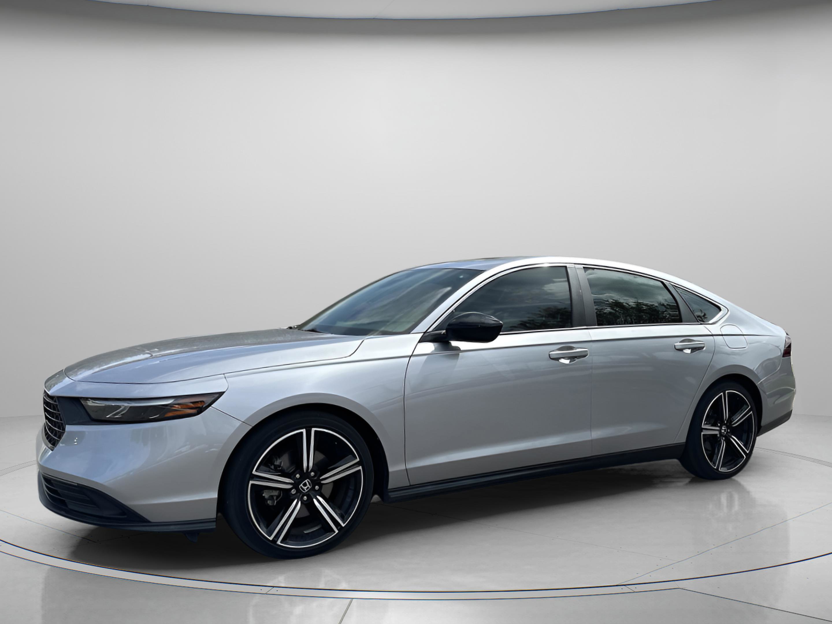 Used 2023 Honda Accord Sport image 2