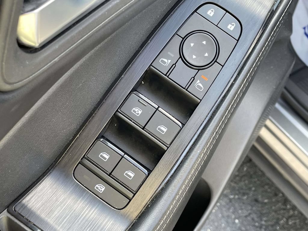 Used 2025 Nissan Rogue SV w/ SV Premium Package FWD image 25