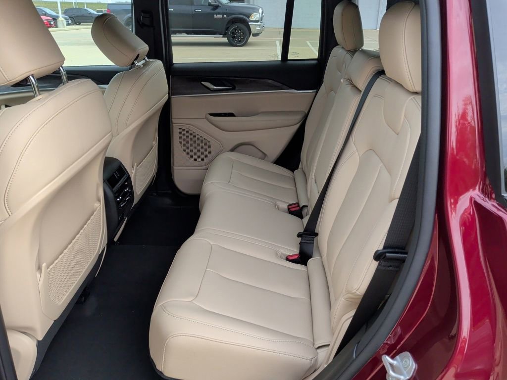 New 2025 Jeep Grand Cherokee Limited image 44