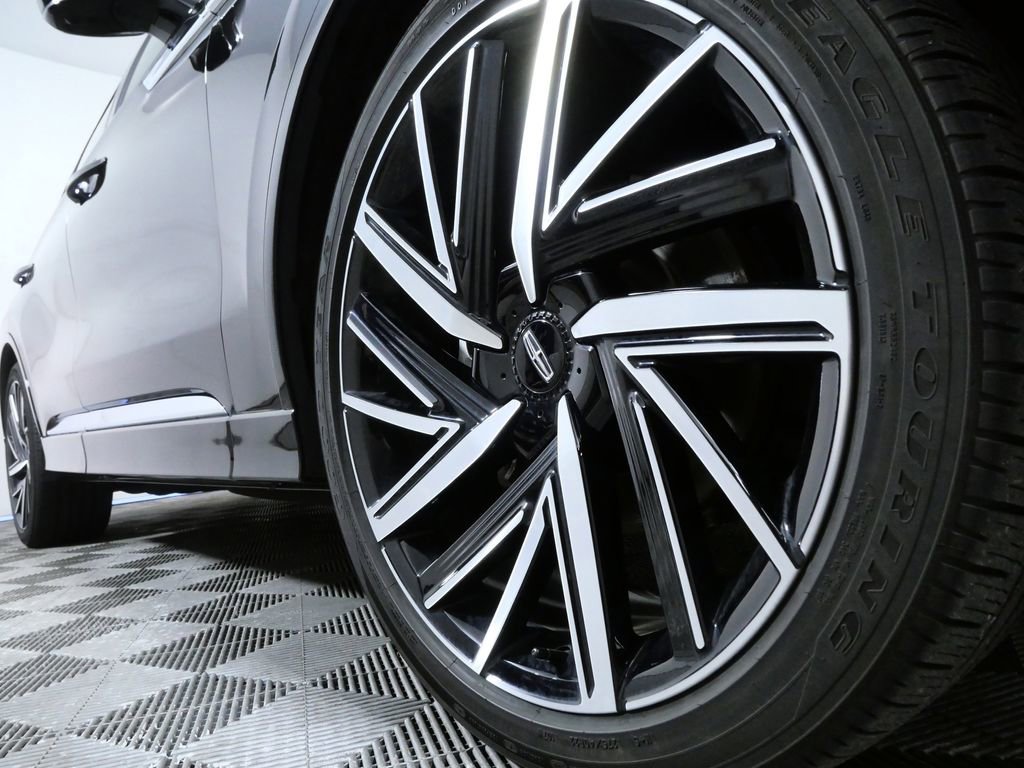 Certified 2025 Lincoln Aviator Black Label AWD/4WD image 2