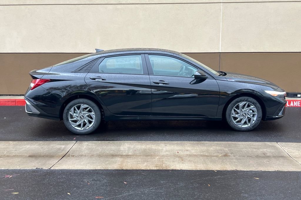 New 2026 Hyundai Elantra Blue image 4