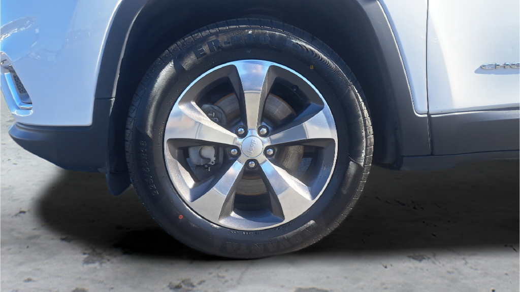 Used 2019 Jeep Cherokee Limited AWD/4WD image 40