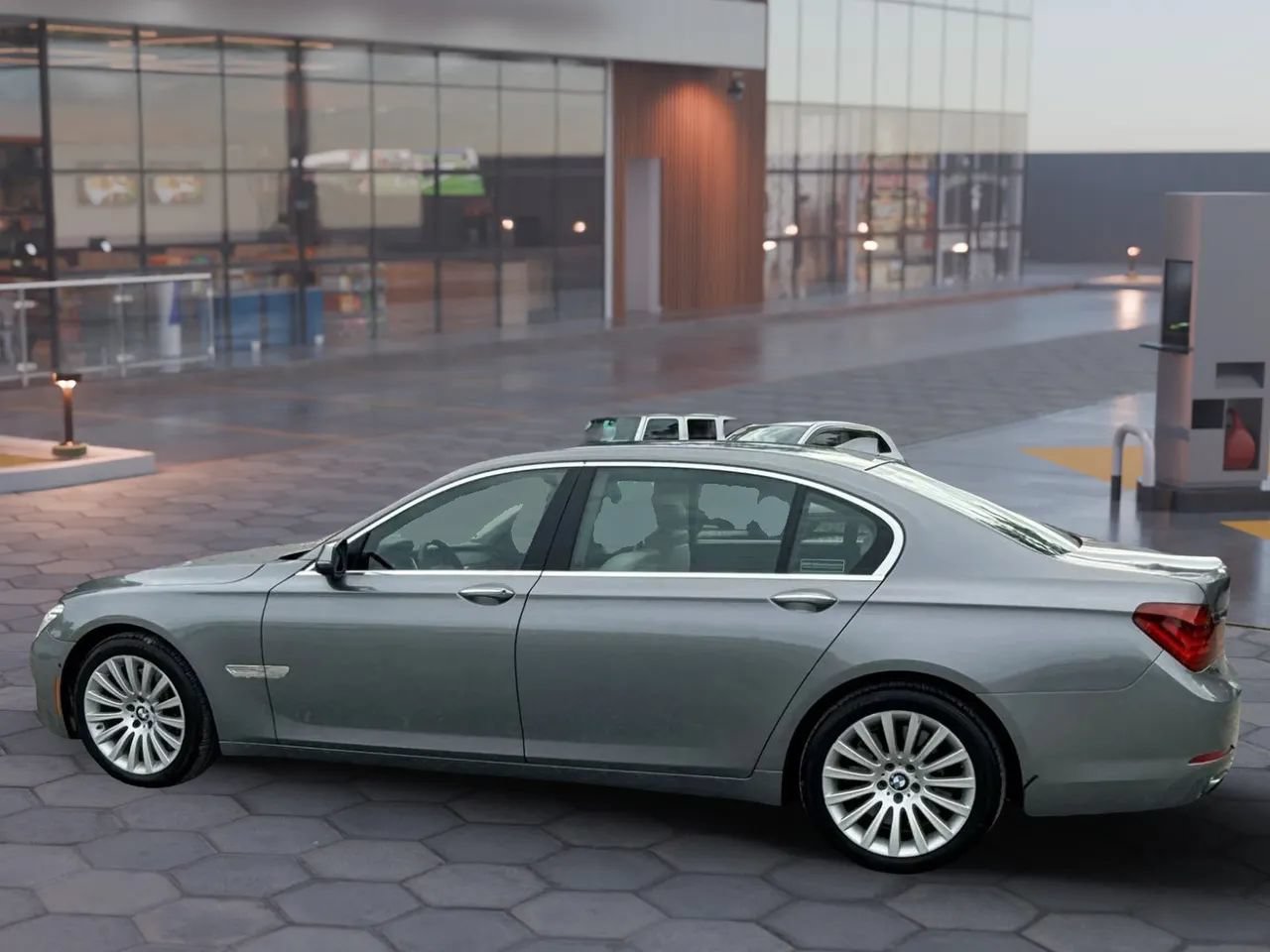 Used 2013 BMW 750Li RWD image 5
