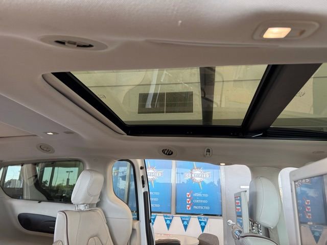 Used 2018 Chrysler Pacifica Limited w/ Tire & Wheel Group image 26