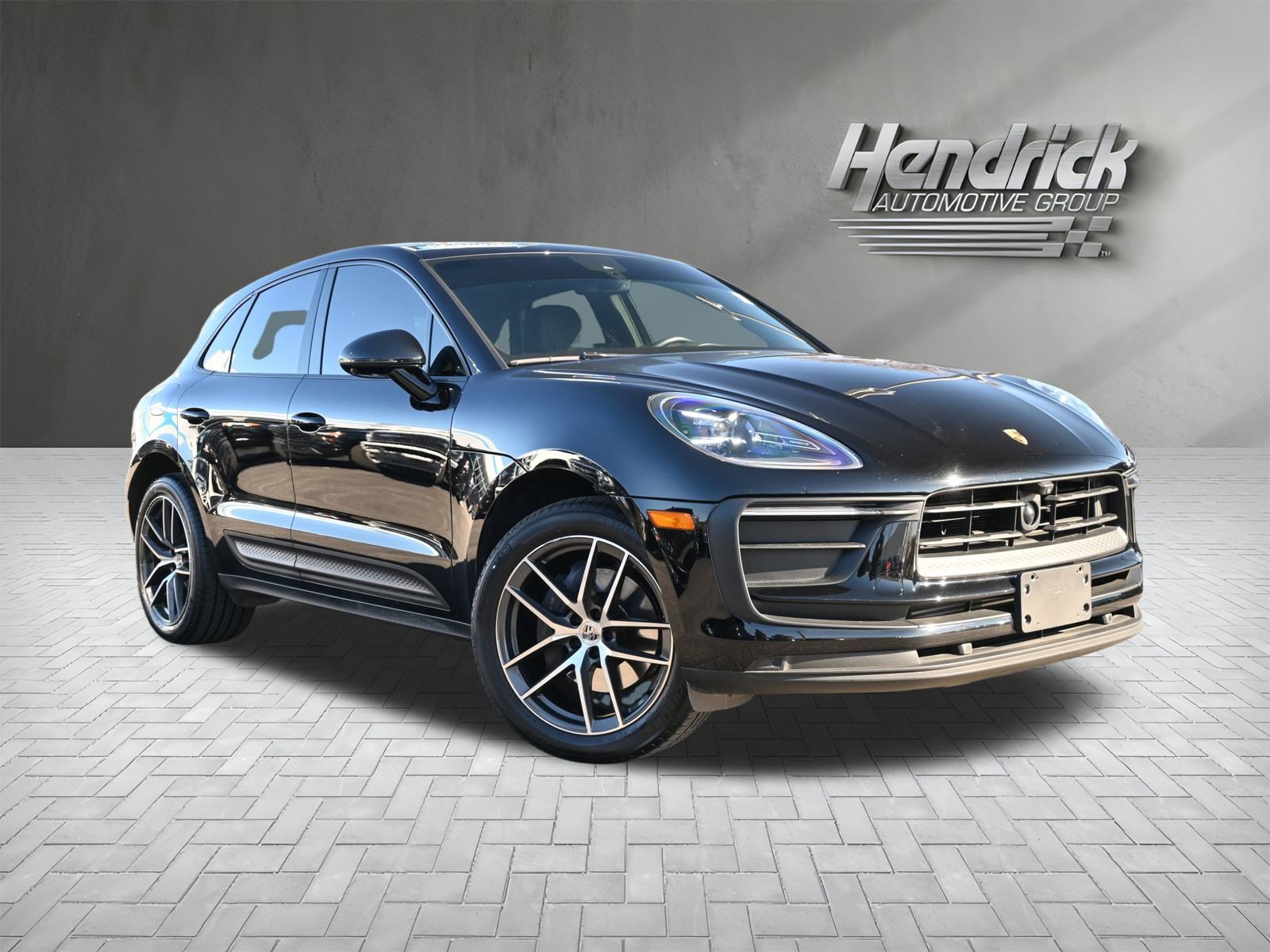 Used 2023 Porsche Macan image 2