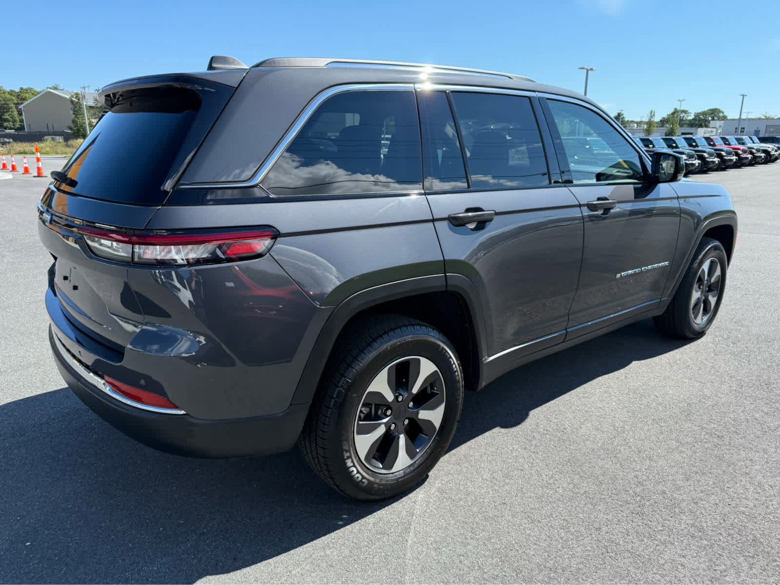 Used 2023 Jeep Grand Cherokee 4WD 4xe image 9